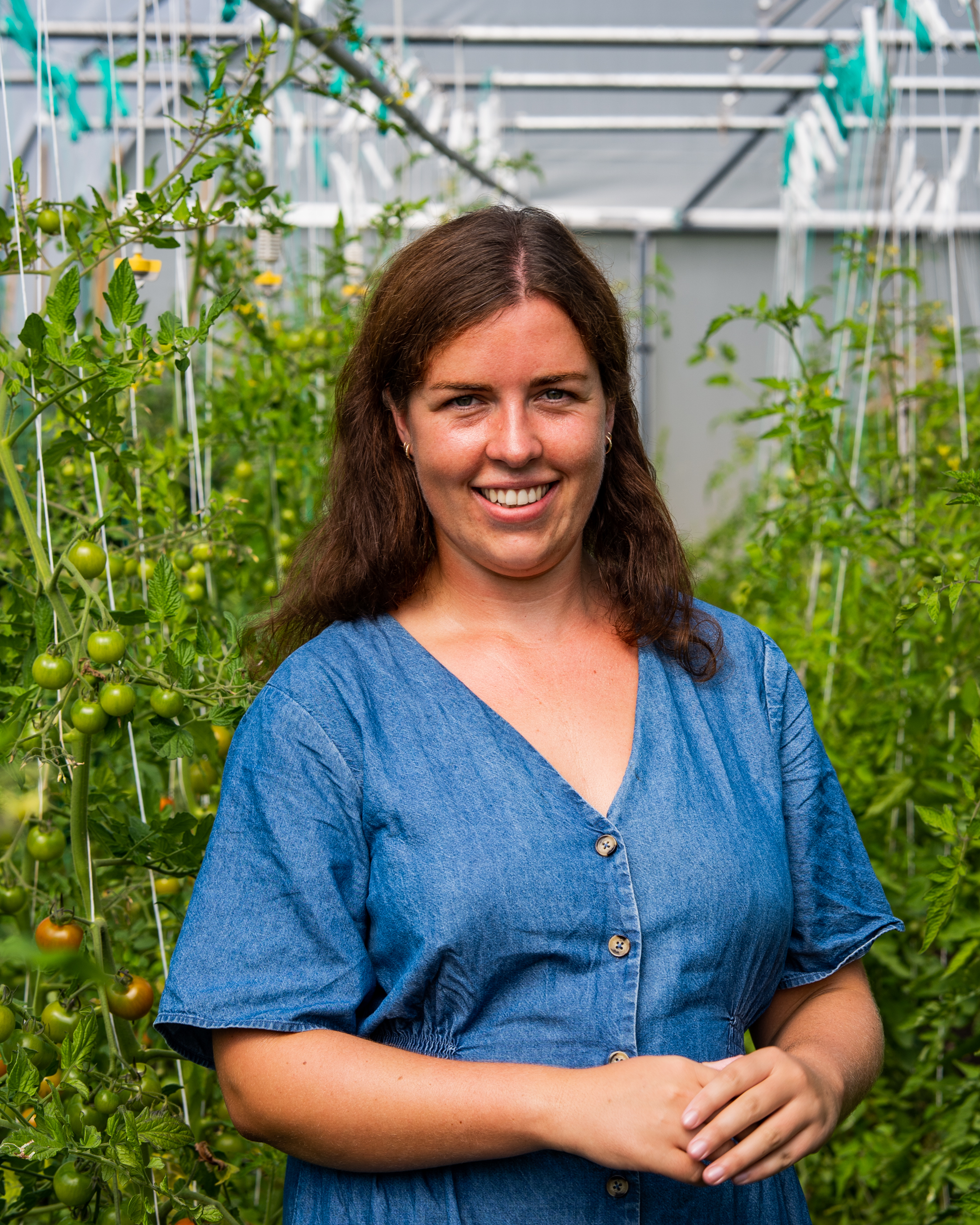 Hannah Macey headshot against leafy background